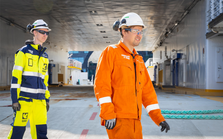 to elektrikere om bord en ferje